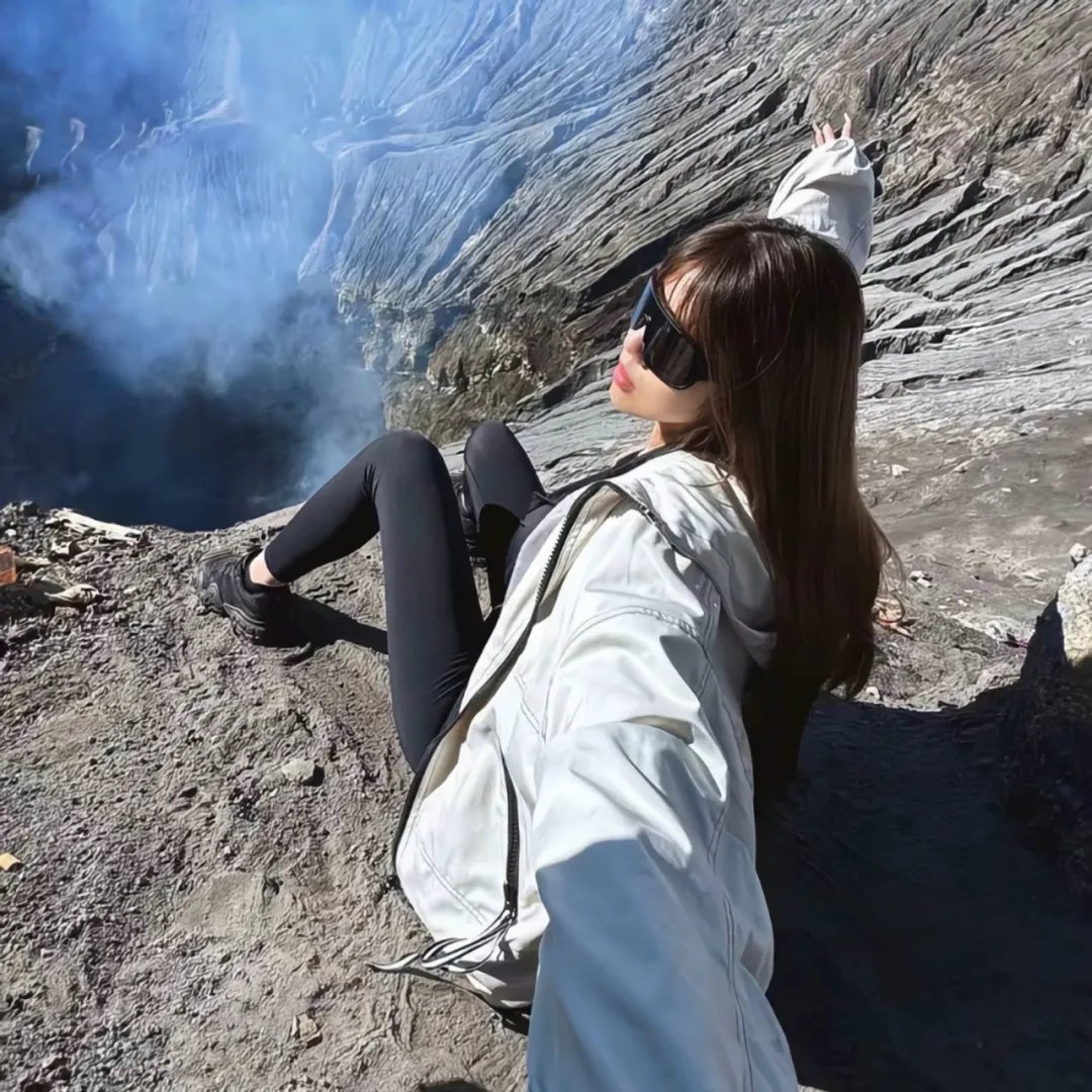 孤岛月光：她们三人的逃生游戏